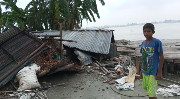 ২৪ ঘণ্টায় এক গ্রামের ১৮ বসতভিটা তিস্তায় বিলীন